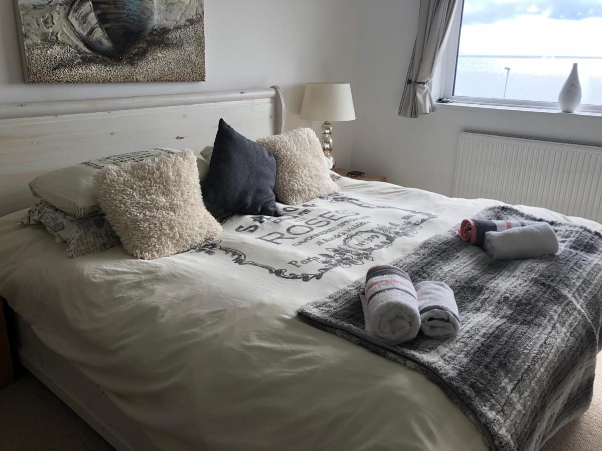 Stunning Beach Front House - Sleeps 6 Пълхели Екстериор снимка