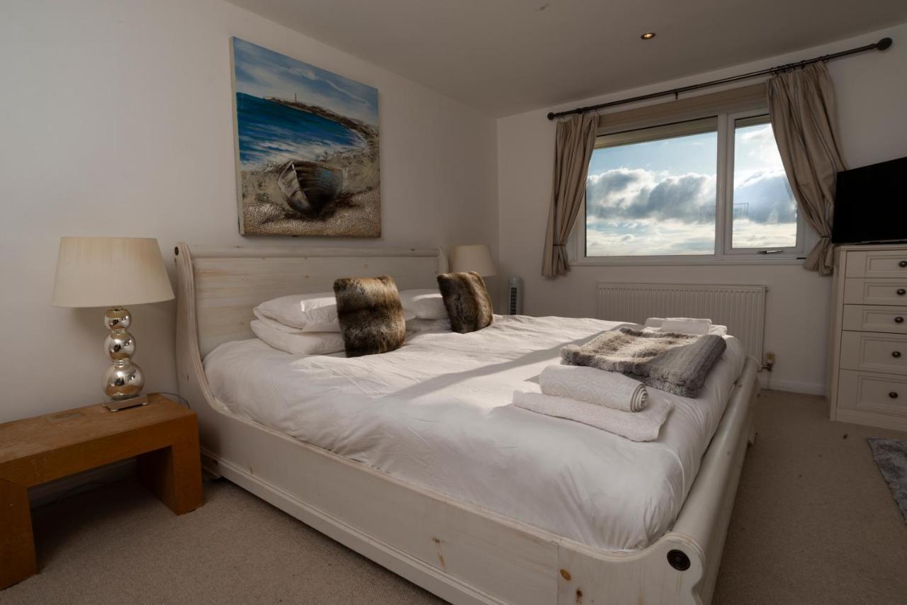 Stunning Beach Front House - Sleeps 6 Пълхели Екстериор снимка