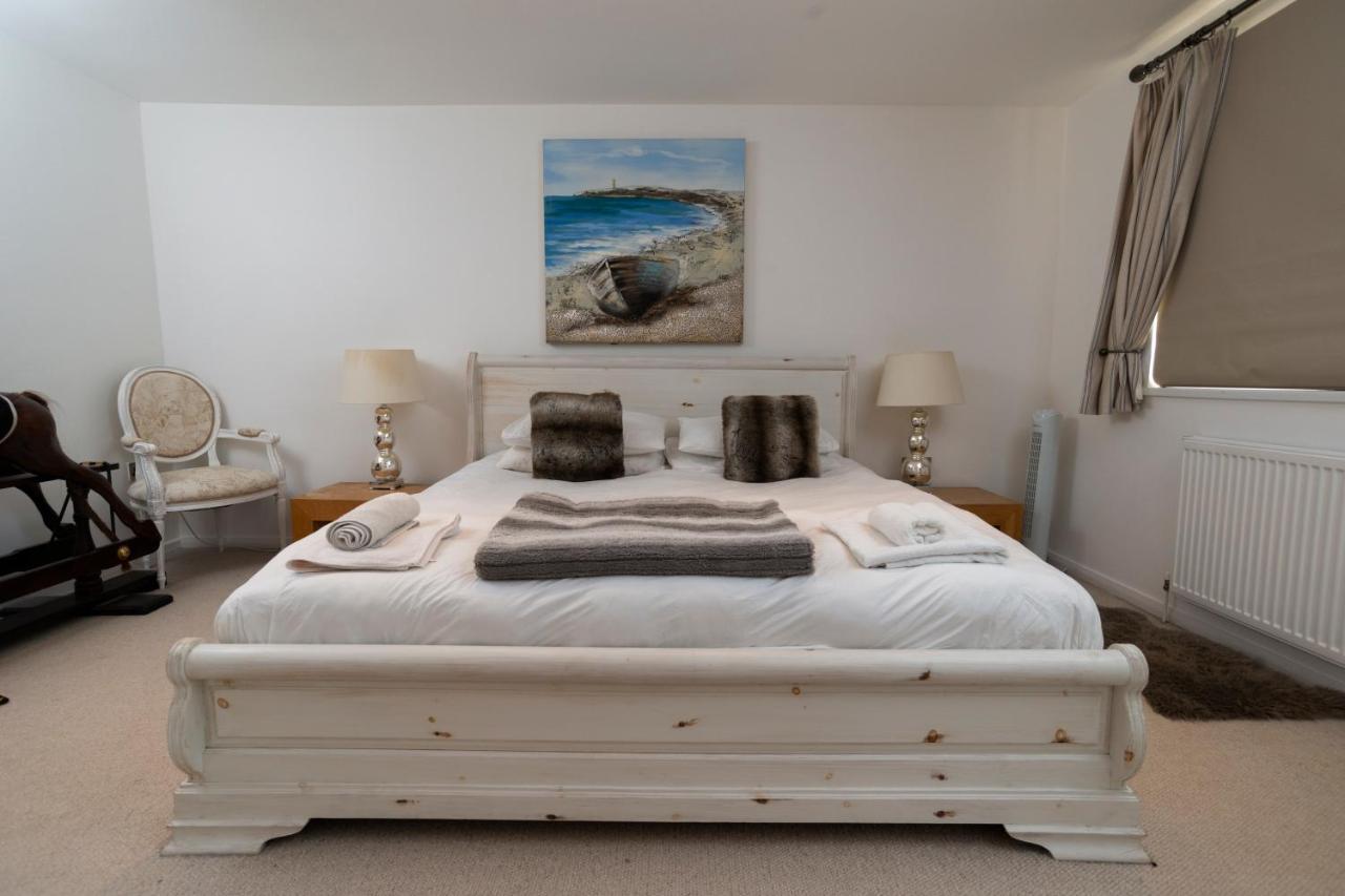 Stunning Beach Front House - Sleeps 6 Пълхели Екстериор снимка