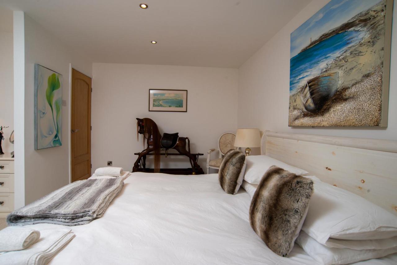 Stunning Beach Front House - Sleeps 6 Пълхели Екстериор снимка